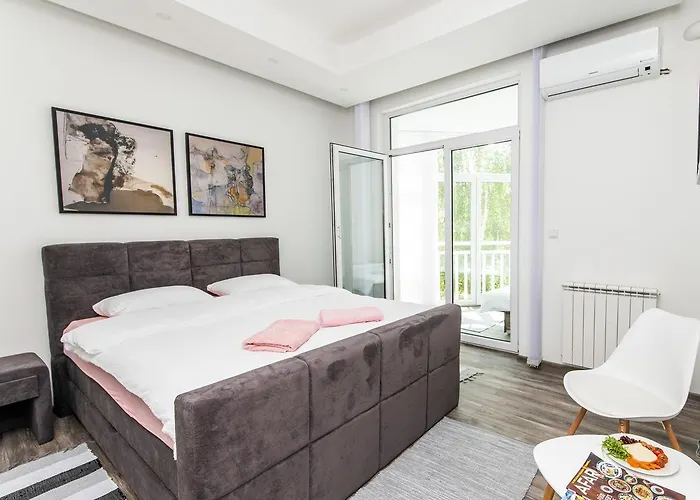 Modern Apartment In The Heart Of The City Center!