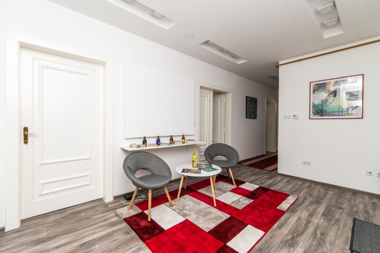 Modern In The Heart Of The Center! *