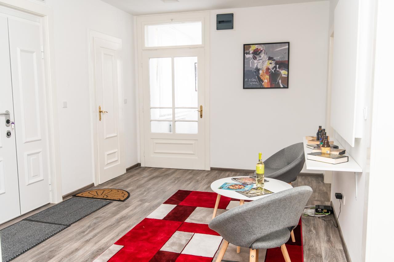 Modern In The Heart Of The Center! Apartment